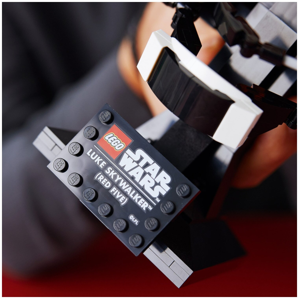Купить  LEGO Star Wars Шлем Люка Скайуокера Красный 75327-5.jpg